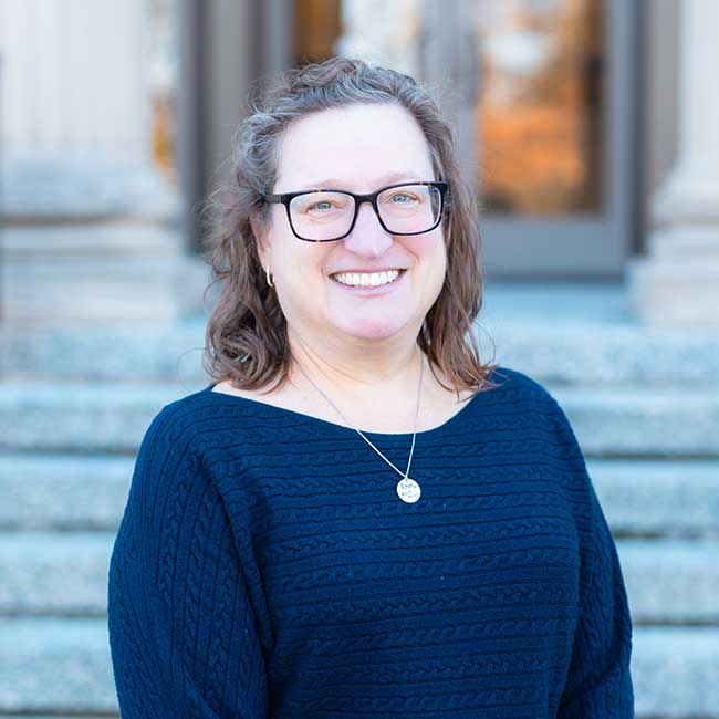 Julie George Headshot