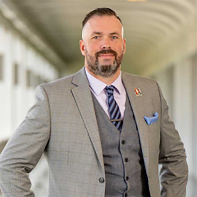 Lee Snelling Headshot